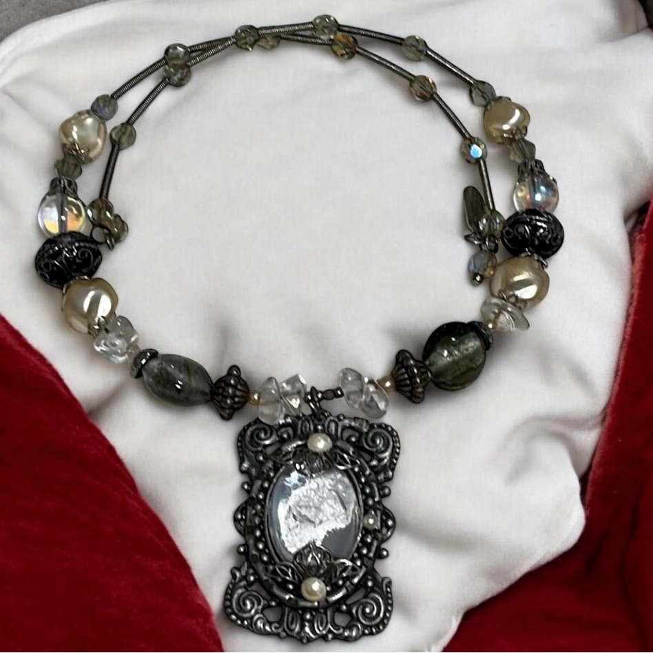 Treska Choker.